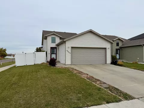 4889 Chelsea Ln S, Fargo, ND 58104