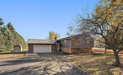 967 Sherman Rd, Hudson, WI 54016