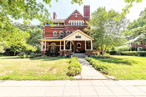 490 Summit Ave, Saint Paul, MN 55102
