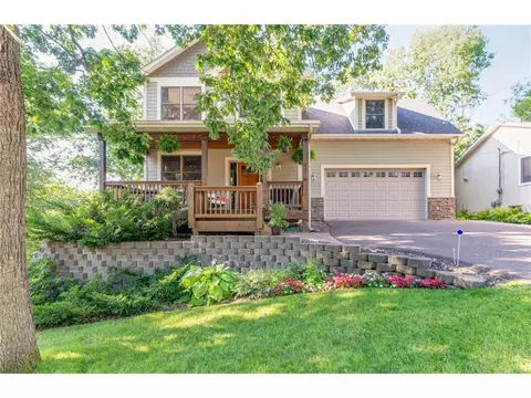 47 Hickory St, Mahtomedi, MN 55115