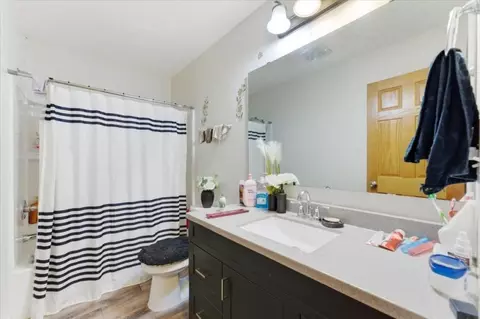 Bath - 1312 5th Ave S, Saint Cloud, MN 56301 photo 2 of 4