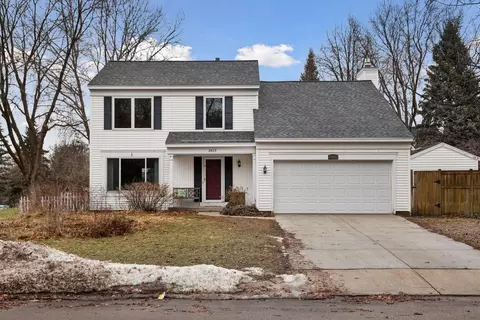 2423 Mailand Rd E, Maplewood, MN 55119