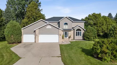 26 40th Avenue Oak Cir S, Moorhead, MN 56560