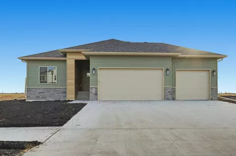 8438 61st St S, Horace, ND 58047