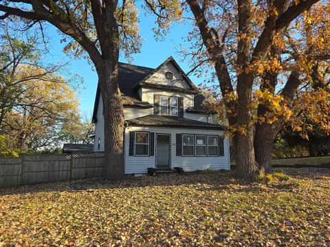 109 W Bridge St W, Redwood Falls, MN 56283