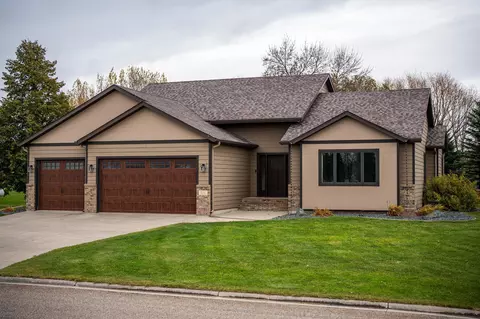 510 Sunset Dr, Oxbow, ND 58047