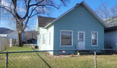 1377 W 3rd St, Winona, MN 55987