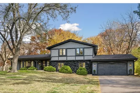 2841 Mayfield Rd, Wayzata, MN 55391