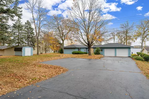 810 N Shore Dr, Waterville, MN 56096