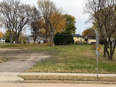 8101 Victoria Dr, Victoria, MN 55386
