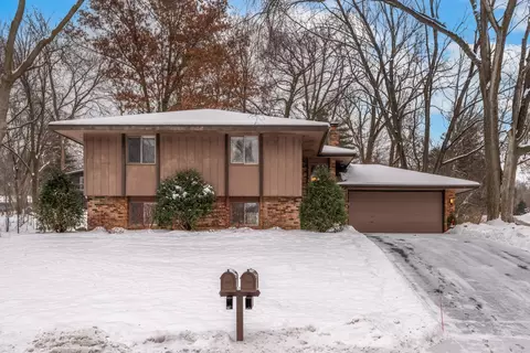 12825 Woodview Ln, Burnsville, MN 55337