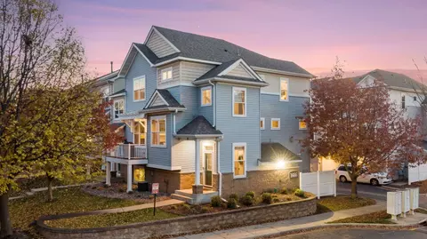 1666 Village Trl E #1, Maplewood, MN 55109