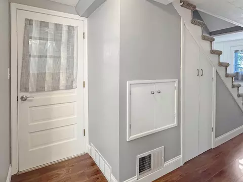 Entry Way - 514 E Hollett St, Tracy, MN 56175 photo 5 of 5