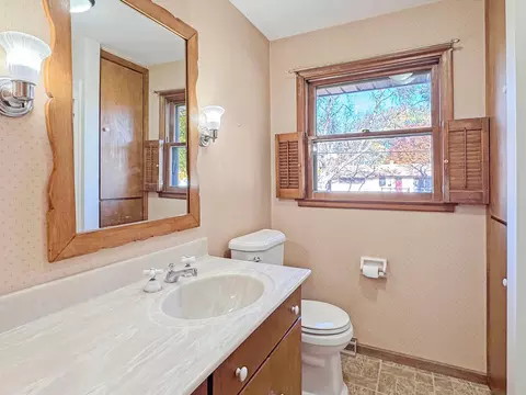 Bath - 514 E Hollett St, Tracy, MN 56175 photo 1 of 1
