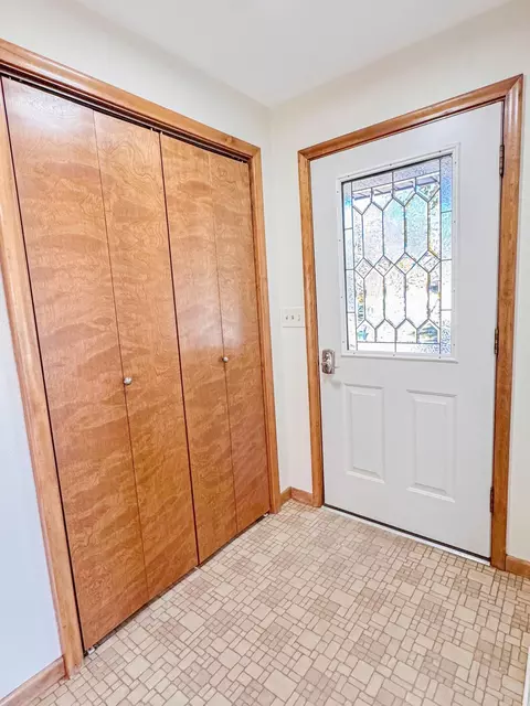 Entry Way - 514 E Hollett St, Tracy, MN 56175 photo 2 of 5