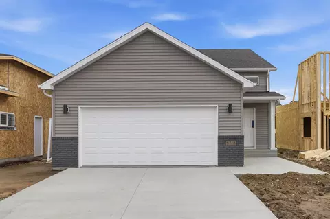 6718 Belding Dr S, Fargo, ND 58104