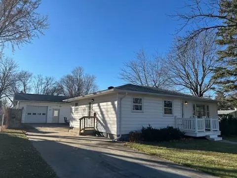 627 Southview Dr, Marshall, MN 56258