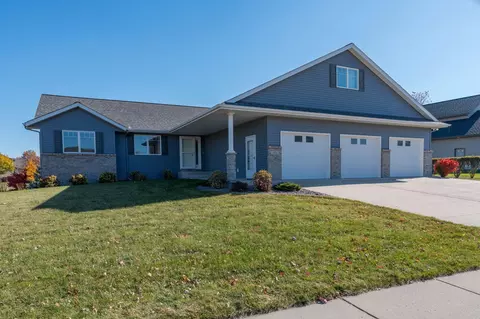 101 Grovebrook Dr, Mankato, MN 56001