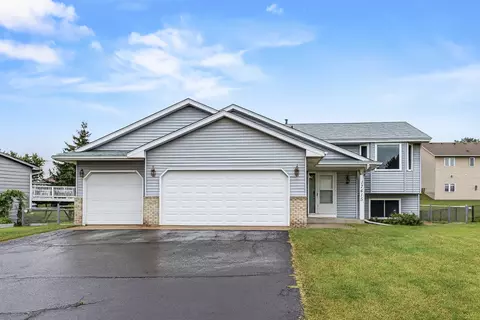 17415 Fireside Ln, Farmington, MN 55024