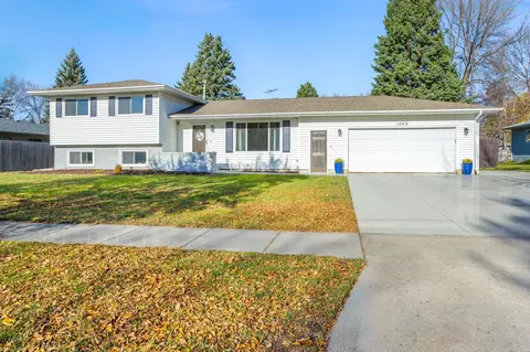 1543 25th Ave S, Fargo, ND 58103