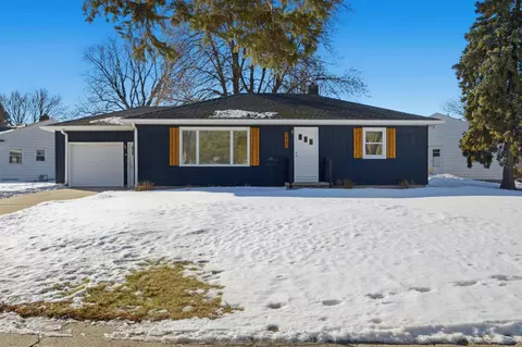 1425 11th St S, Fargo, ND 58103