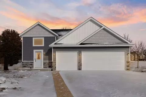 609 Afton Dr, Northfield, MN 55057