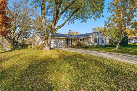 447 Transit Ave, Roseville, MN 55113