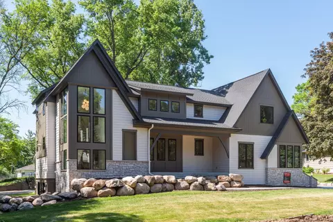 2800 Casco Point Rd, Wayzata, MN 55391