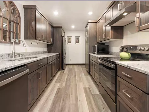 Kitchen - 2242 Spruce Dr, Brainerd, MN 56401 photo 2 of 4