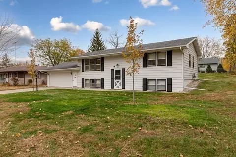821 Valley View Rd, Faribault, MN 55021