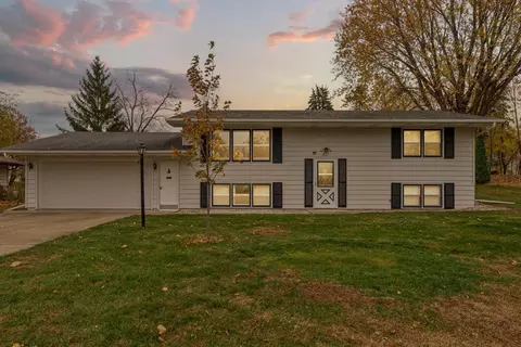 821 Valley View Rd, Faribault, MN 55021 photo 2