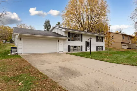 821 Valley View Rd, Faribault, MN 55021 photo 4