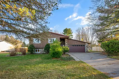 2633 Fairlawn Dr, Stillwater, MN 55082