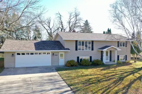 311 Pine St SW, New London, MN 56273