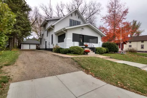 930 12th Ave, Baldwin, WI 54002
