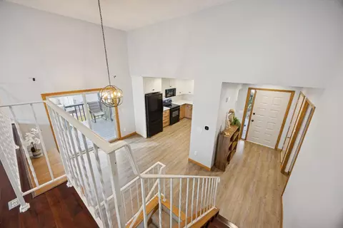 10485 Lee Dr, Eden Prairie, MN 55347