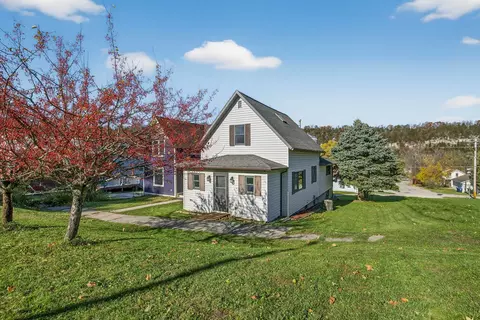 208 Elmwood St E, Lanesboro, MN 55949
