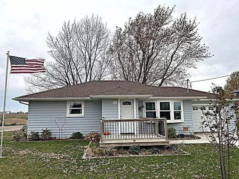 111 S 4th St, Bellechester, MN 55027