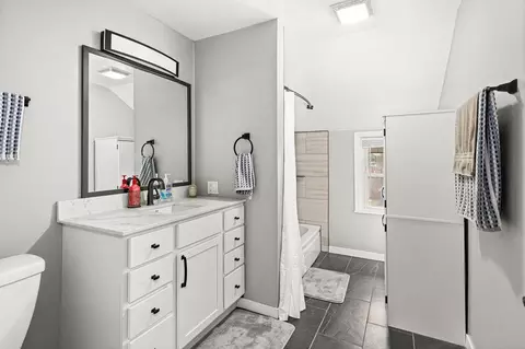 Bath - 3 W Linden St, Duluth, MN 55811 photo 1 of 2