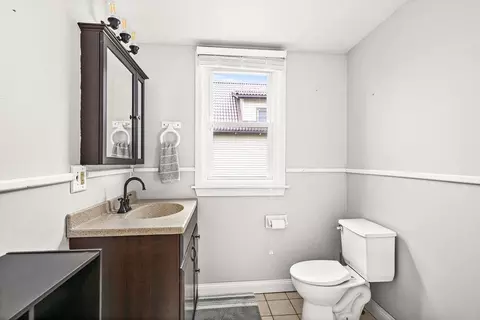 Bath - 3 W Linden St, Duluth, MN 55811 photo 2 of 2