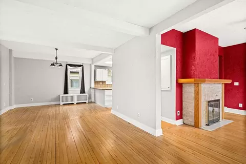 Living - 3 W Linden St, Duluth, MN 55811 photo 2 of 5
