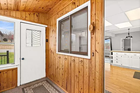 Entry Way - 3 W Linden St, Duluth, MN 55811 photo 1 of 2