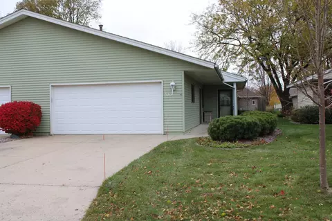 520 Graham St SW, Hutchinson, MN 55350