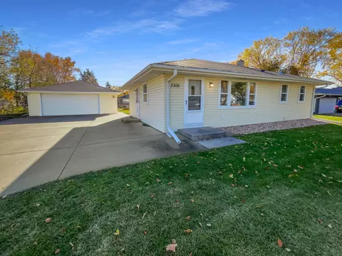 2306 Beam Ave, North Saint Paul, MN 55109