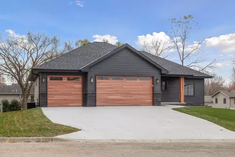 1231 Bellflower Ln NE, Owatonna, MN 55060