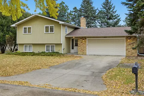 510 35th Ave S, Moorhead, MN 56560
