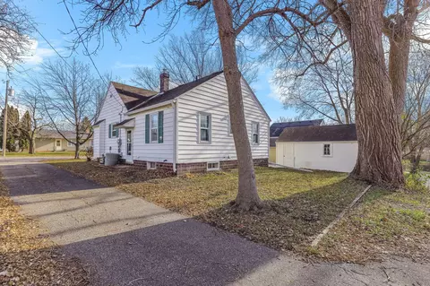 Exterior - 210 5th Ave NE, Faribault, MN 55021 photo 7 of 8