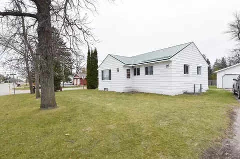 1523 1st St E, Thief River Falls, MN 56701