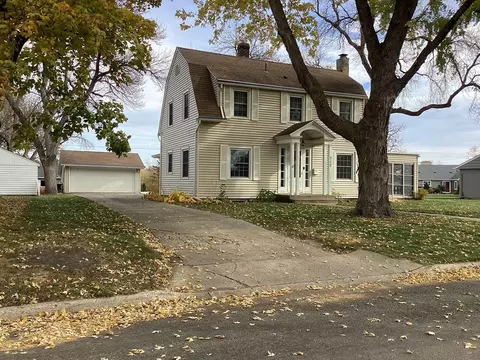 Exterior - 212 Lee Pl, Albert Lea, MN 56007 photo 2 of 8