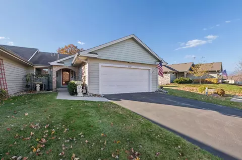 1747 Green Crest Dr, Victoria, MN 55386